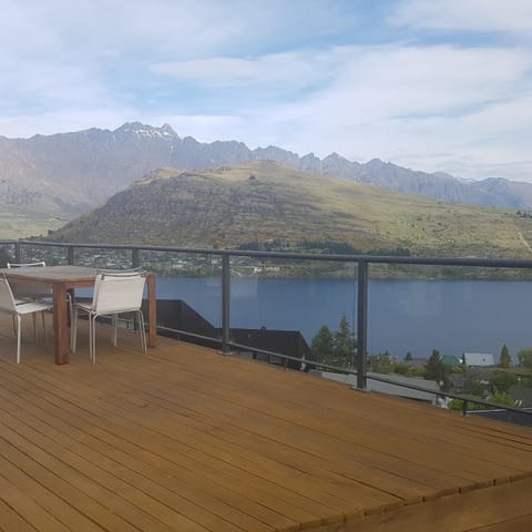 LakeView Panoramas House in Queenstown