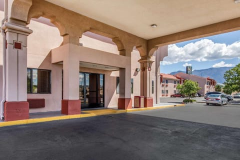 Quality Inn & Suites Albuquerque North near Balloon Fiesta Park Hotel in Rio Rancho