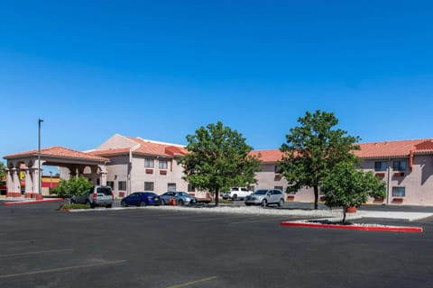 Quality Inn & Suites Albuquerque North near Balloon Fiesta Park Hôtel in Rio Rancho