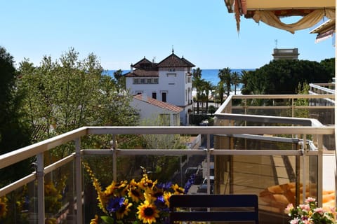 Balcony/Terrace, Sea view, Street view