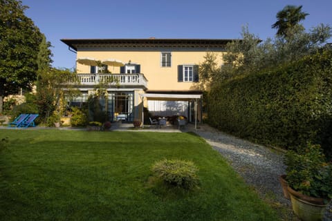 Property building, Facade/entrance, Garden view