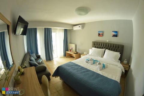 TV and multimedia, Photo of the whole room, Bedroom, Family