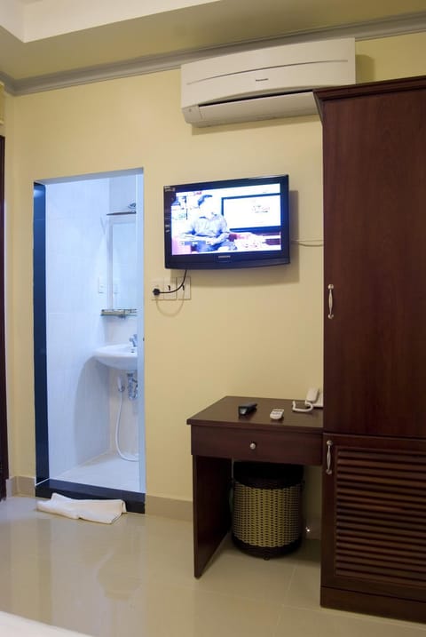 Bathroom, TV and multimedia