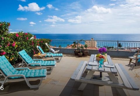 View (from property/room), Balcony/Terrace, Landmark view, Sea view