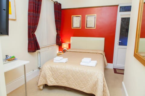 Gatwick Turret Guest House Bed and Breakfast in Horley