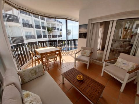 Seaview Puerta del Mar first line beach Apartment in Sitio de Calahonda