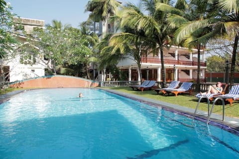 Garden, Area and facilities, Swimming pool