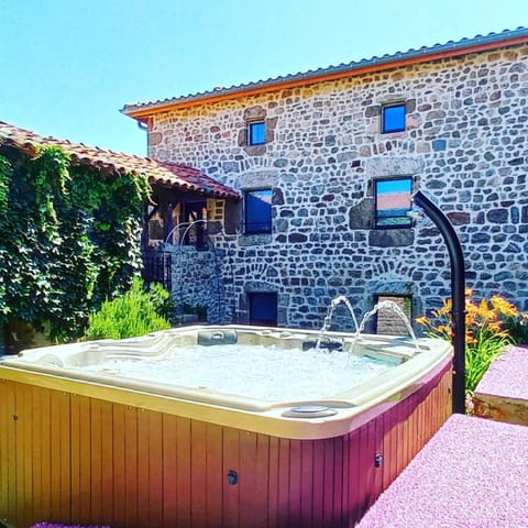Property building, Day, Garden, Hot Tub, Garden view