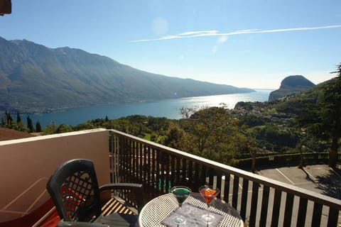 Day, Balcony/Terrace, Lake view, Mountain view, River view