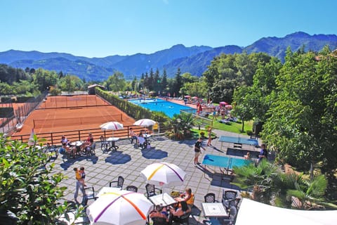 Restaurant/places to eat, Lounge or bar, Tennis court