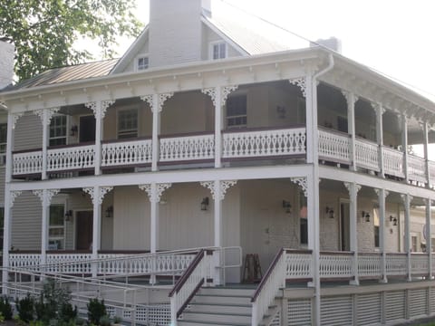 Hopkins Ordinary Bed, Breakfast and Ale Works Bed and Breakfast in Sperryville