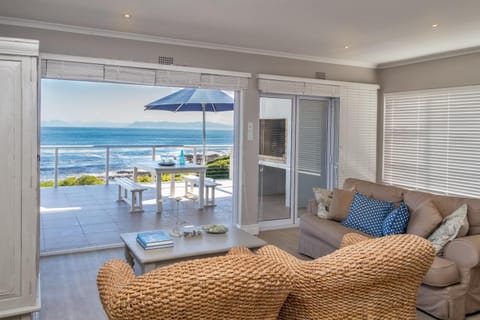 Ons C-Huis - Gansbaai Seafront Accommodation, back-up power Casa in Western Cape