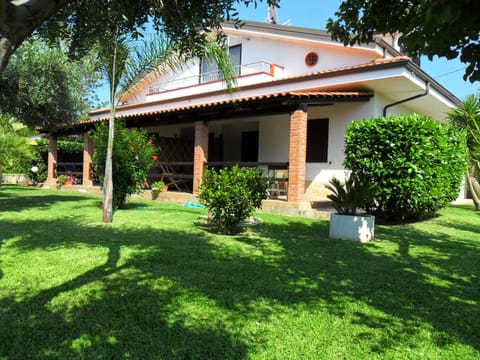 Property building, Facade/entrance, Garden, Garden