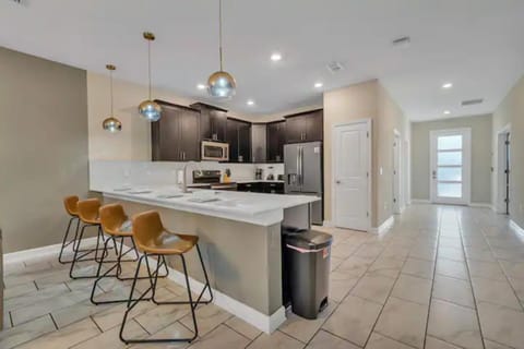 Step into Marvel 9-Bedroom Home Just Moments Away from Disney World! Chalet in Kissimmee