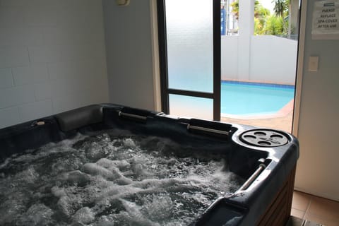 Hot Tub, Swimming pool