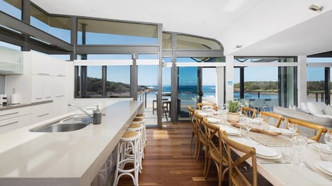 Sails on the Beachfront - Exclusive Seaside Home House in Boat Harbour