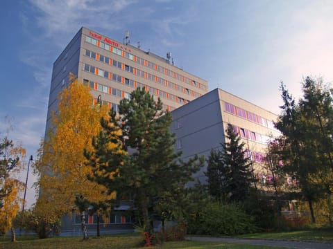 Property building, Facade/entrance, Autumn