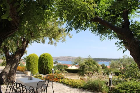 Property building, Day, Garden, Garden view, Sea view