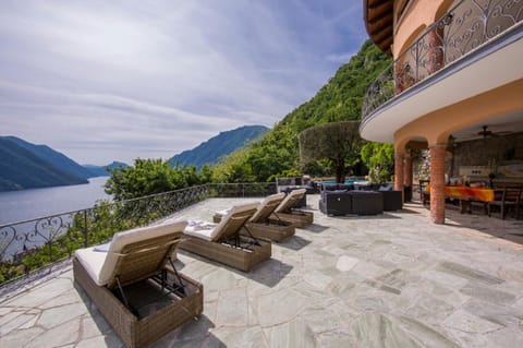 Villa Isola Verde Chalet in Lugano