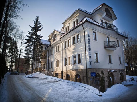 Property building, Facade/entrance, Day, Winter