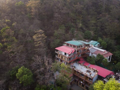 Hill Top Swiss Cottage Hotel in Rishikesh