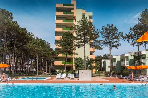 Property building, Swimming pool