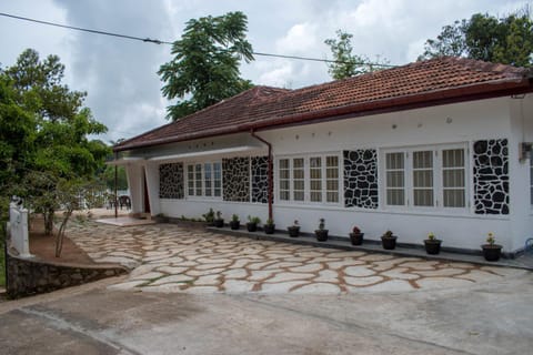 Facade/entrance, Garden