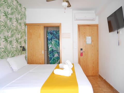 Nanit Rooms Ibiza Hostal Bed and Breakfast in Santa Eularia des Riu