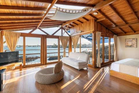Blu Galapagos Sustainable Waterfront Lodge Hôtel in Puerto Ayora