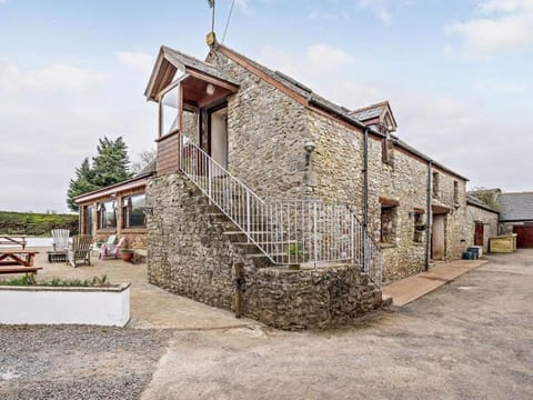 Driftwood Barn House in Saint Florence