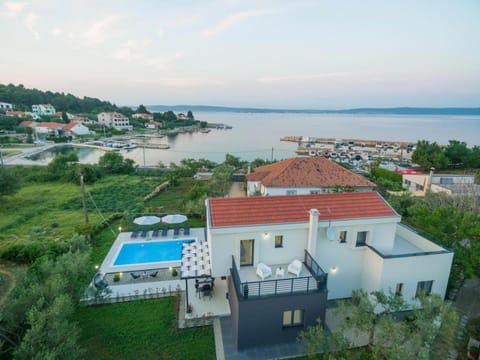 Property building, Sea view, Swimming pool