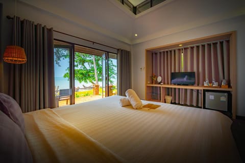 Bed, TV and multimedia, Bedroom, Sea view