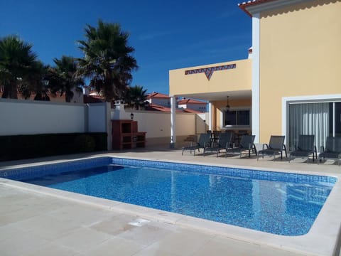 Praia Del Rey PrivatePool Beach Golf Villa in Amoreira