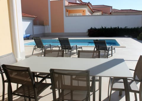 Praia Del Rey PrivatePool Beach Golf Villa in Amoreira