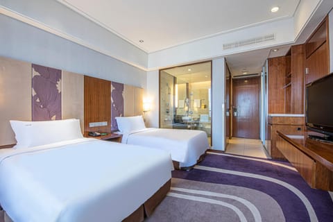 Holiday Inn Qingdao City Center, an IHG Hotel - May 4th Square Hotel in Qingdao