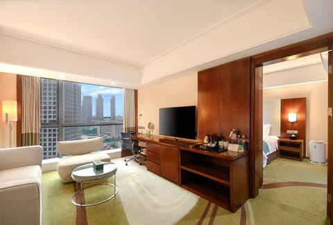 Holiday Inn Qingdao City Center, an IHG Hotel - May 4th Square Hotel in Qingdao