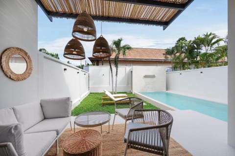 VILLA MIOS | Brand new 2 Bedroom Private Pool Villa in Popular Onyx Villas | 3 min to Naiharn Beach Villa in Rawai