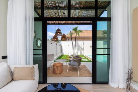 VILLA MIOS | Brand new 2 Bedroom Private Pool Villa in Popular Onyx Villas | 3 min to Naiharn Beach Villa in Rawai