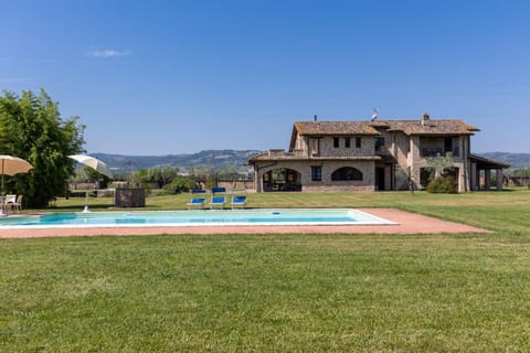 Property building, Garden, Pool view, Swimming pool, sunbed