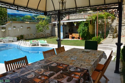 Patio, BBQ facilities, Garden