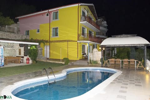 Patio, Garden, Swimming pool