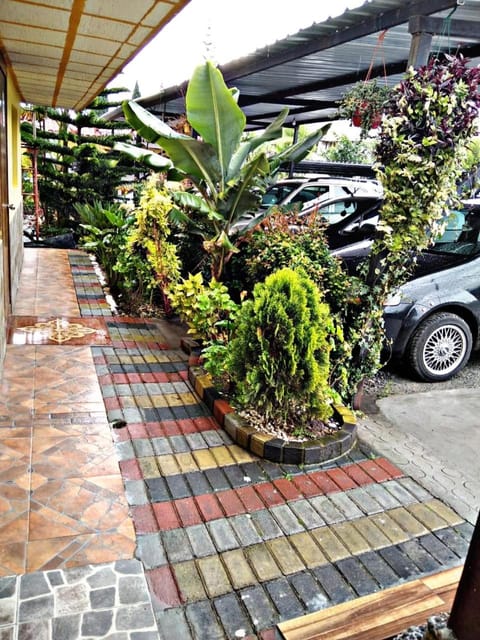 Hostal Mariscal Sucre Bed and Breakfast in Quito