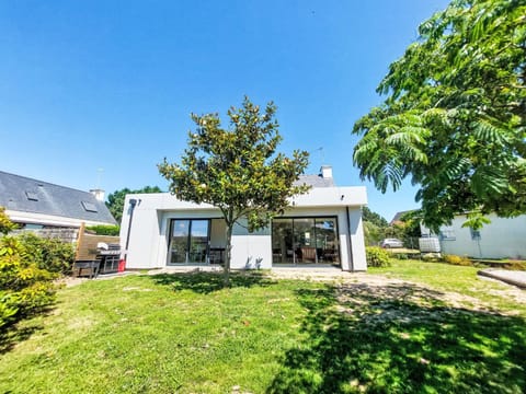 Holiday Home Bon Port by Interhome House in Brittany