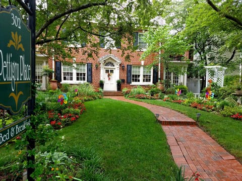 Facade/entrance, Garden