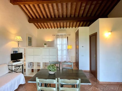 Small cottage with aircon, private terrace and garden - 2000m from the beach by ToscanaTour Apartment in Cecina