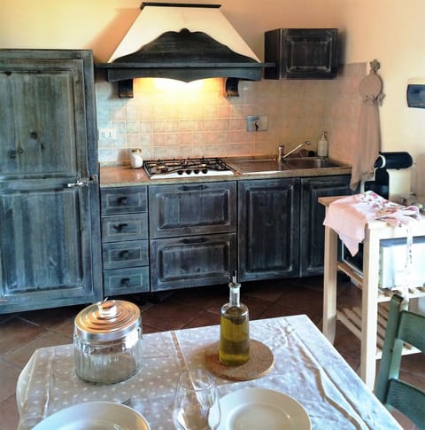 Small cottage with aircon, private terrace and garden - 2000m from the beach by ToscanaTour Apartment in Cecina