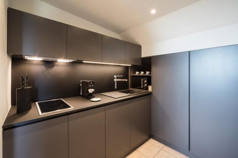 Kitchen or kitchenette, Food and drinks