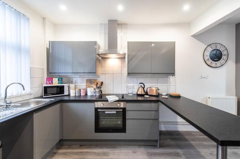 Liverpool Harrow Road Sleeps 6- Infinity Apartment House in Liverpool