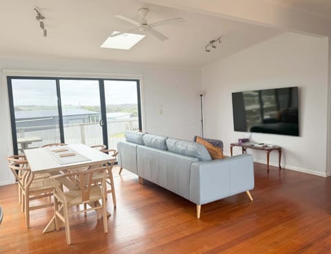 Ocean View Getaway Maison in Port Campbell