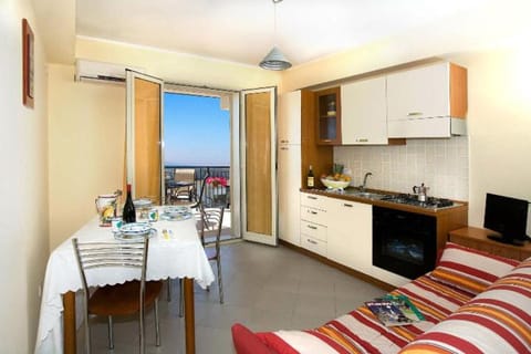 TV and multimedia, View (from property/room), Balcony/Terrace, Kitchen or kitchenette, Living room, Photo of the whole room, Seating area, Dining area, pet friendly, stove